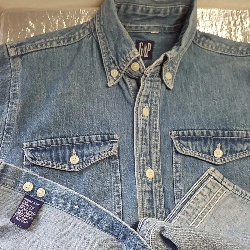 GAP DENIM BUTTON DOWN SHIRT S